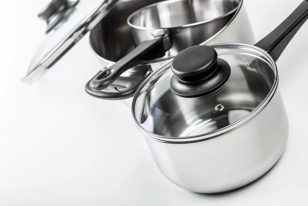 5 dicas e cuidados para perder o medo da panela de pressão 7 panelas e frigideiras de aco inoxidavel isoladas em branco